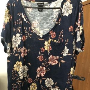 Torrid v-neck floral tee